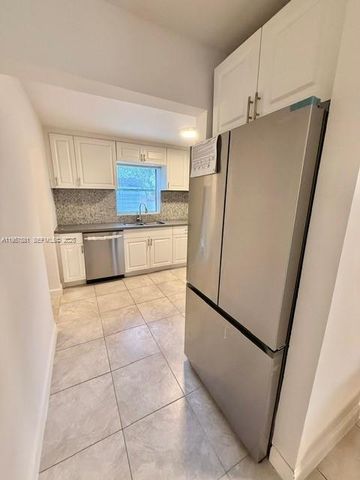 4333 SW 51st St, Dania Beach, FL 33314