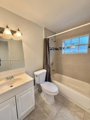 4333 SW 51st St, Dania Beach, FL 33314