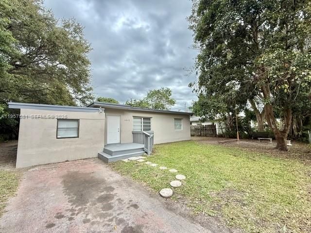 4333 SW 51st St, Dania Beach, FL 33314