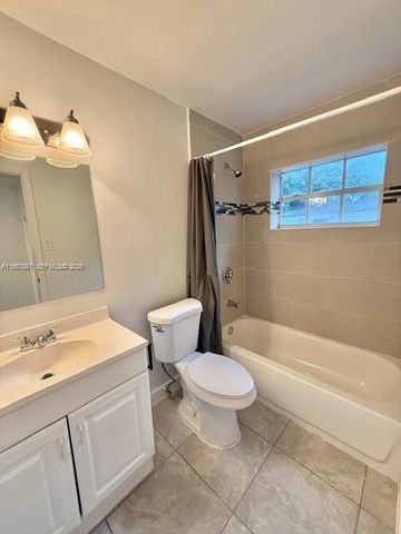 4333 SW 51st St, Dania Beach, FL 33314