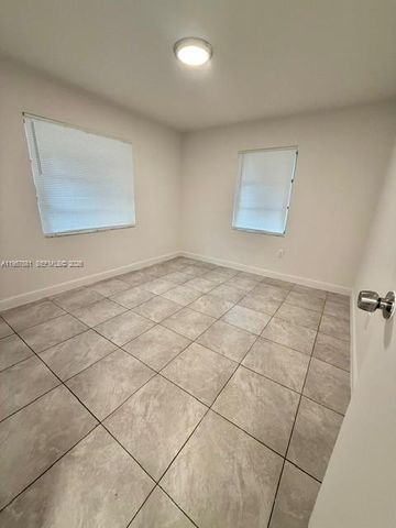 4333 SW 51st St, Dania Beach, FL 33314