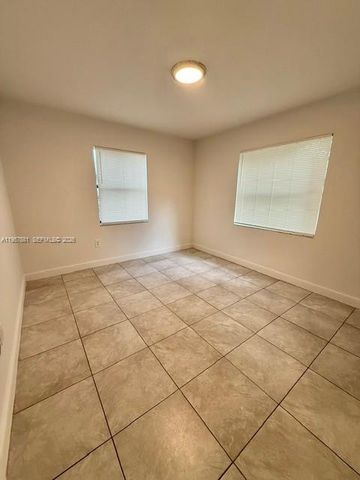 4333 SW 51st St, Dania Beach, FL 33314