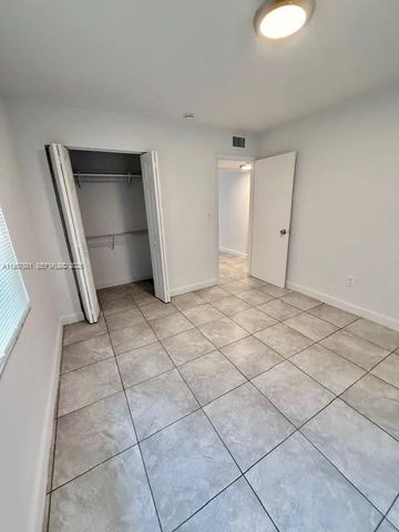 4333 SW 51st St, Dania Beach, FL 33314