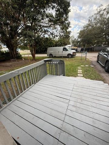 4333 SW 51st St, Dania Beach, FL 33314