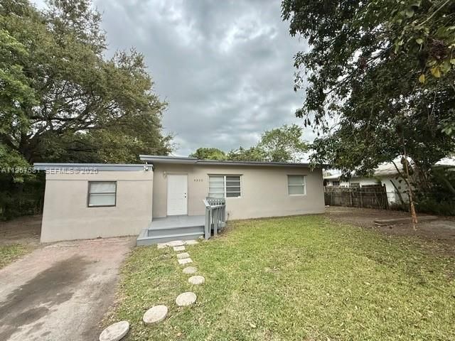 4333 SW 51st St, Dania Beach, FL 33314