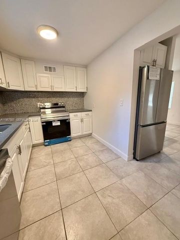 4333 SW 51st St, Dania Beach, FL 33314