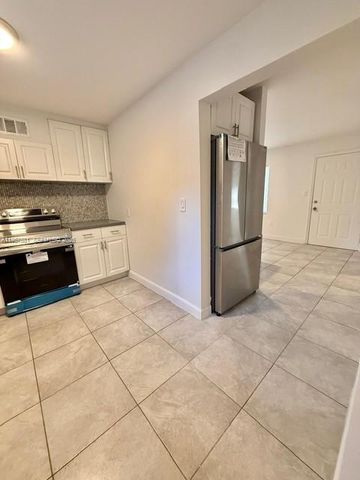 4333 SW 51st St, Dania Beach, FL 33314