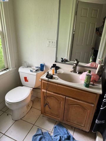 2123 High St, Oakland, CA 94601