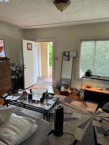 2123 High St, Oakland, CA 94601