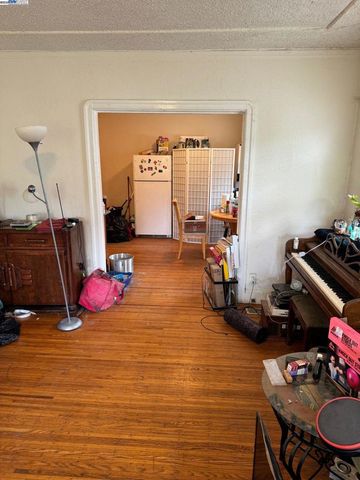 2123 High St, Oakland, CA 94601