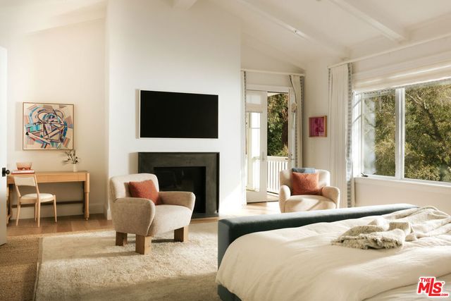 13167 Boca De Canon Lane, Los Angeles, CA 90049