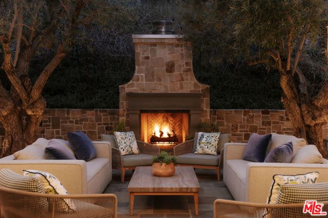 13167 Boca De Canon Lane, Los Angeles, CA 90049