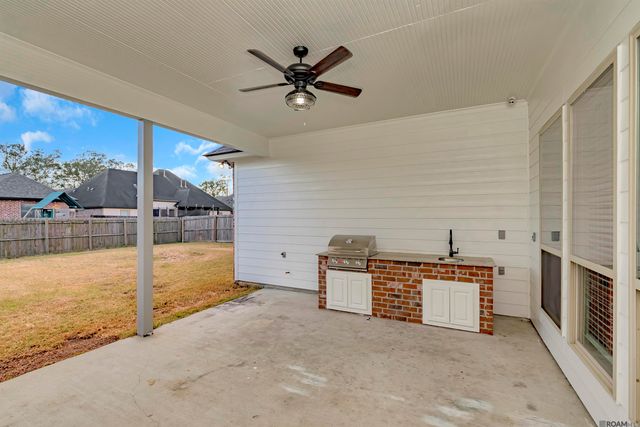 40285 Buchanan Ct, Prairieville, LA 70769