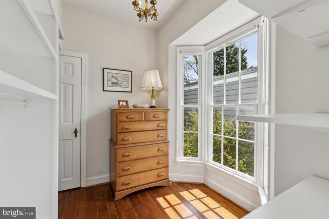 1689 32ND ST NW, Washington, DC 20007