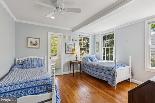 1689 32ND ST NW, Washington, DC 20007