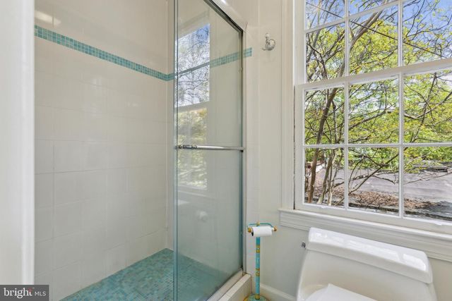 1689 32ND ST NW, Washington, DC 20007