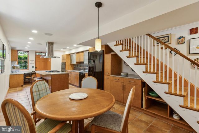 1689 32ND ST NW, Washington, DC 20007
