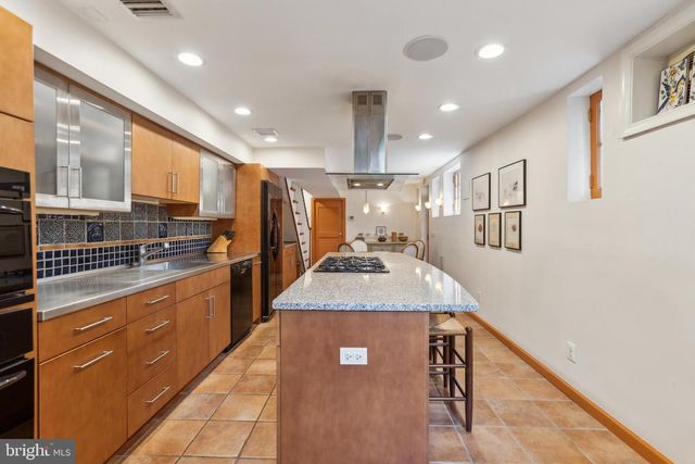 1689 32ND ST NW, Washington, DC 20007