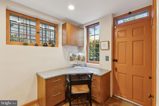 1689 32ND ST NW, Washington, DC 20007