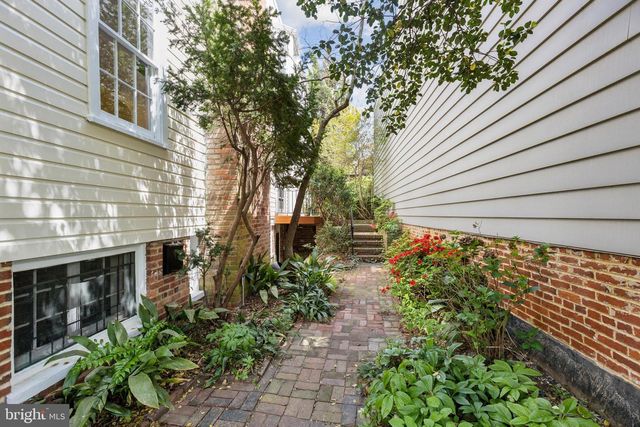 1689 32ND ST NW, Washington, DC 20007