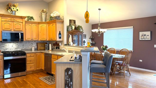 2939 SAGANASHKEE Lane, Naperville, IL 60564