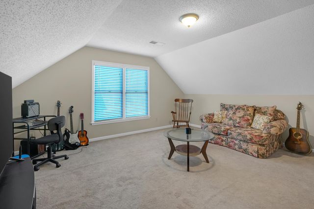 8645 MEADOW GREEN DR, Memphis, TN 38016