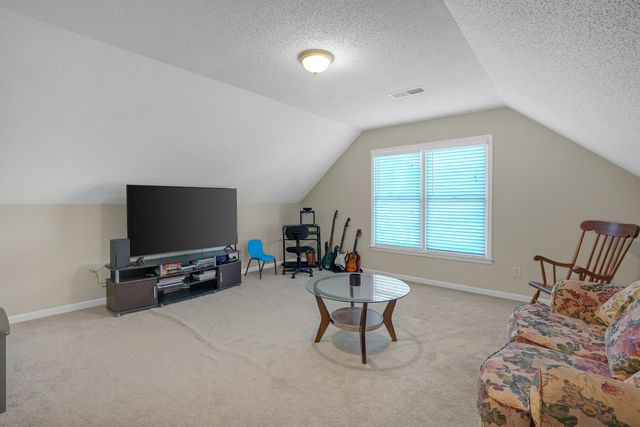 8645 MEADOW GREEN DR, Memphis, TN 38016