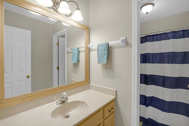 8645 MEADOW GREEN DR, Memphis, TN 38016