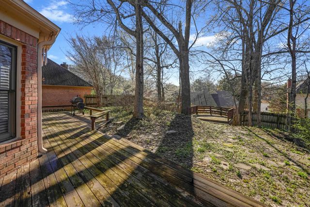 8645 MEADOW GREEN DR, Memphis, TN 38016