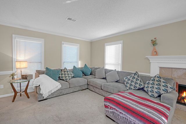 8645 MEADOW GREEN DR, Memphis, TN 38016