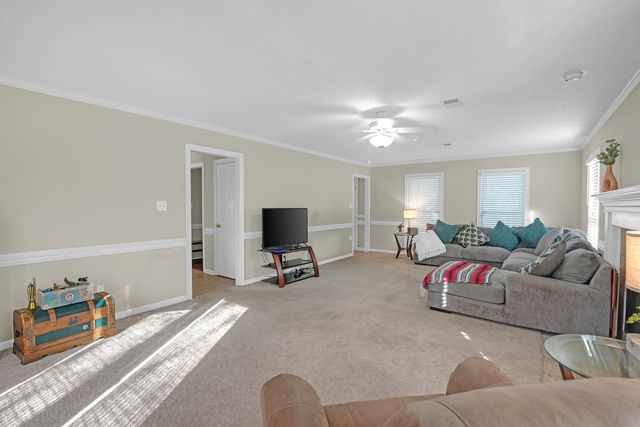 8645 MEADOW GREEN DR, Memphis, TN 38016