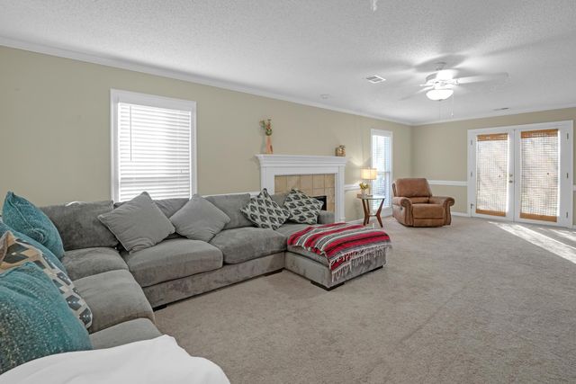 8645 MEADOW GREEN DR, Memphis, TN 38016