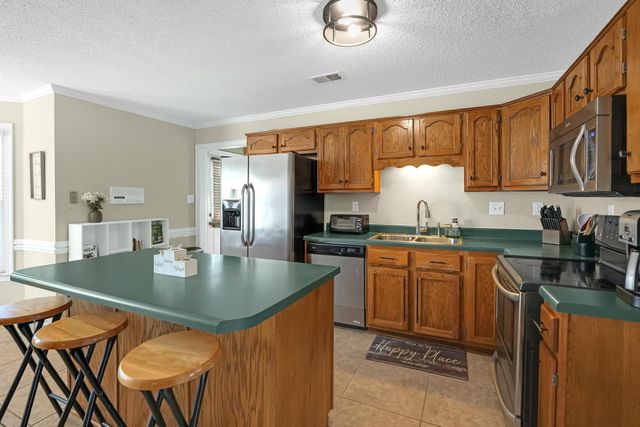 8645 MEADOW GREEN DR, Memphis, TN 38016