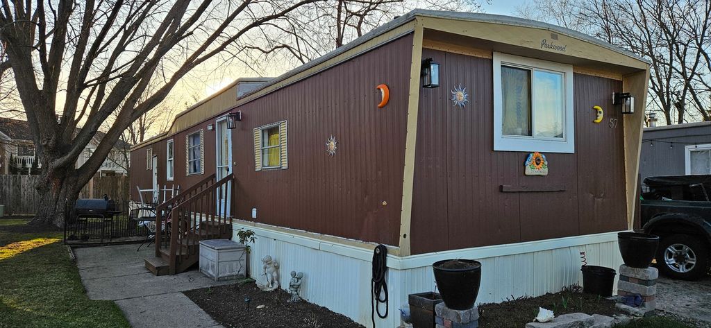 57 CURRICLE Road, Wheeling, IL 60090