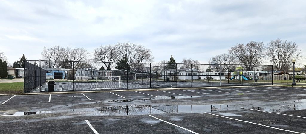 Image 14 of property listing at 57 CURRICLE Road, Wheeling, IL 60090