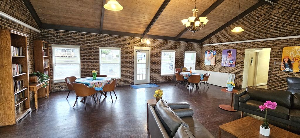 Image 17 of property listing at 57 CURRICLE Road, Wheeling, IL 60090