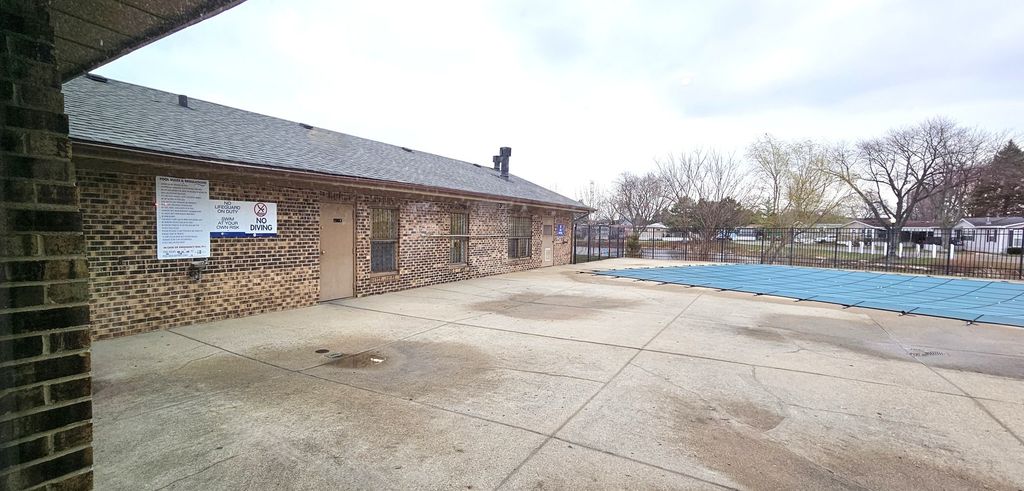 Image 20 of property listing at 57 CURRICLE Road, Wheeling, IL 60090