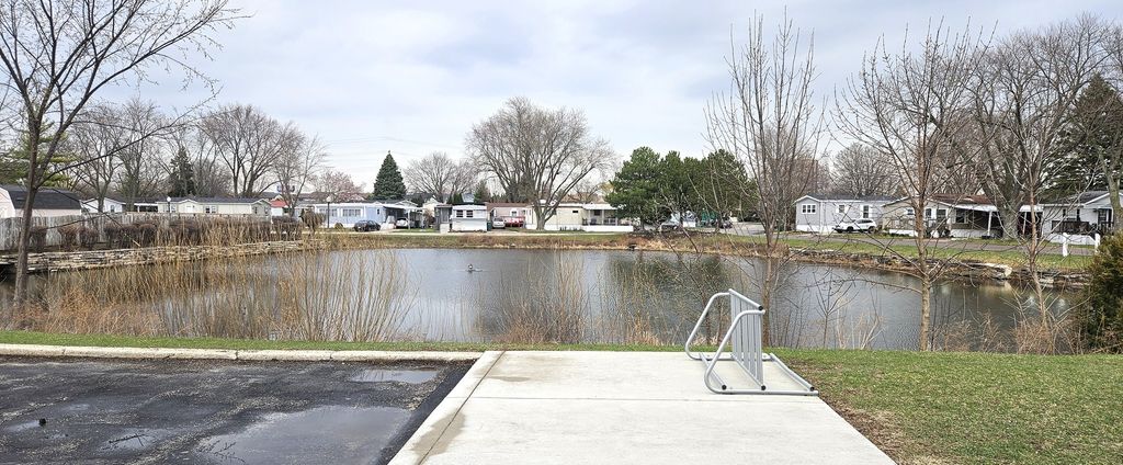 Image 3 of property listing at 57 CURRICLE Road, Wheeling, IL 60090