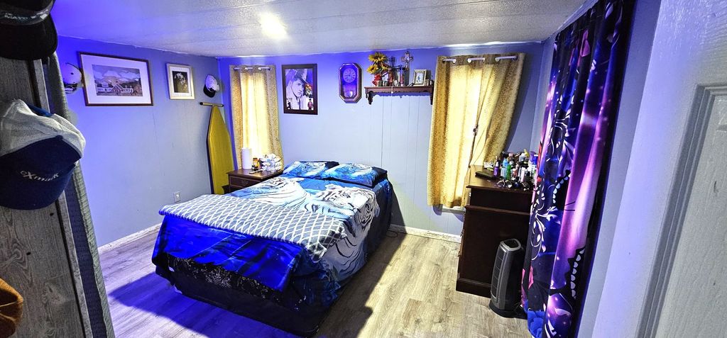 Image 7 of property listing at 57 CURRICLE Road, Wheeling, IL 60090