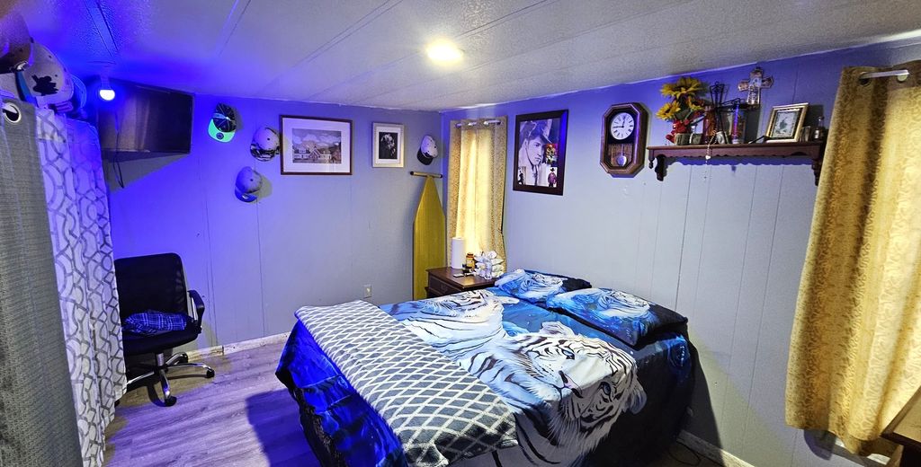 Image 8 of property listing at 57 CURRICLE Road, Wheeling, IL 60090