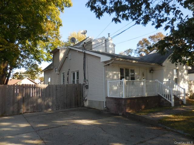 55 Harris Avenue, Freeport, NY 11520