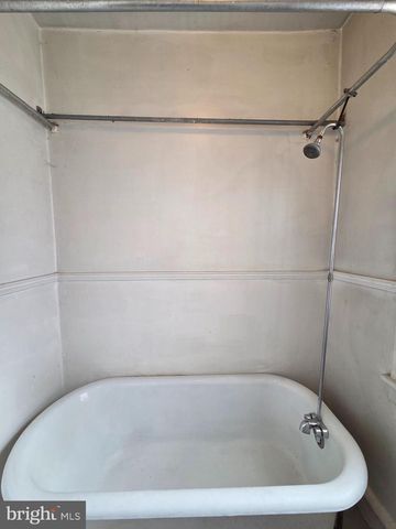 1102 N FRONT ST, Reading, PA 19601