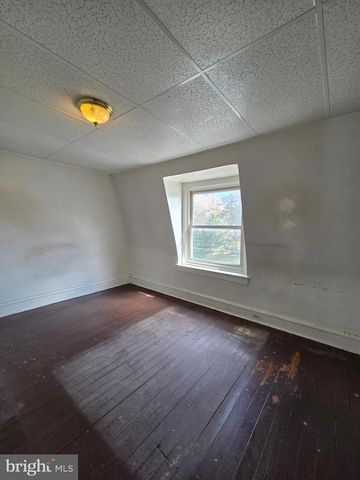 1102 N FRONT ST, Reading, PA 19601