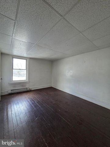 1102 N FRONT ST, Reading, PA 19601