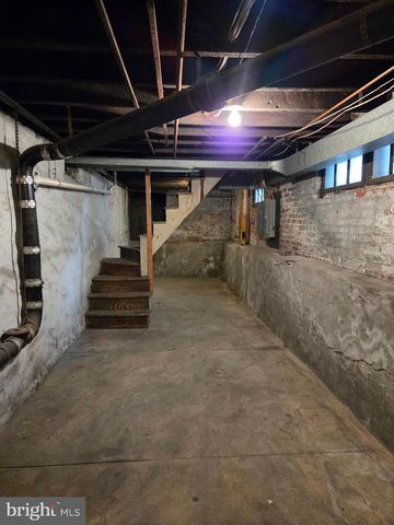 1102 N FRONT ST, Reading, PA 19601