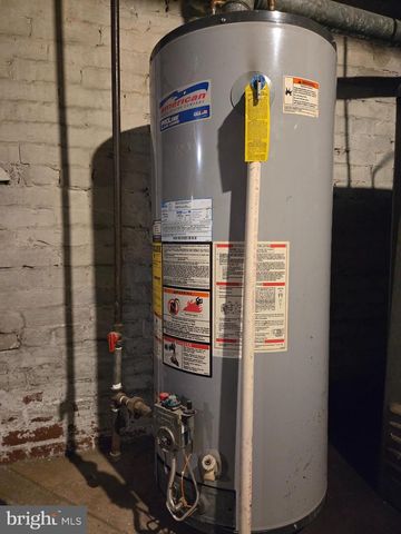 1102 N FRONT ST, Reading, PA 19601