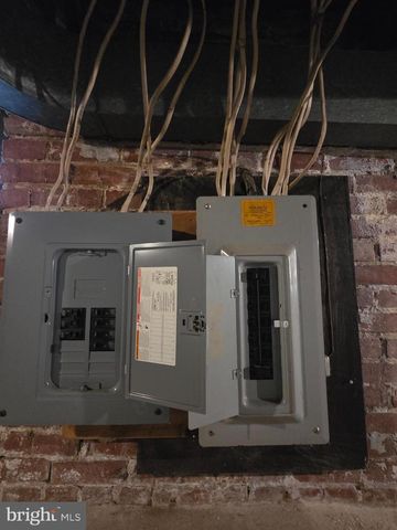 1102 N FRONT ST, Reading, PA 19601