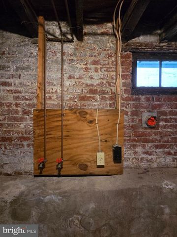 1102 N FRONT ST, Reading, PA 19601