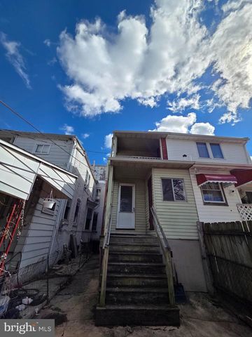 1102 N FRONT ST, Reading, PA 19601