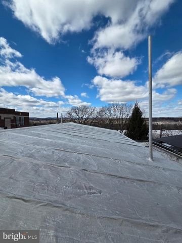 1102 N FRONT ST, Reading, PA 19601